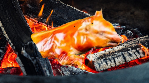 Klammhaus Partnach - Spanferkel vom Grill im Biergarten
