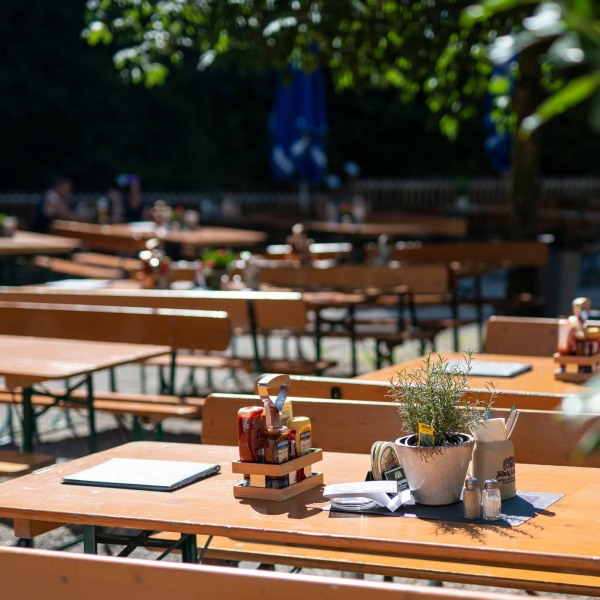 Speisenangebot im Biergarten